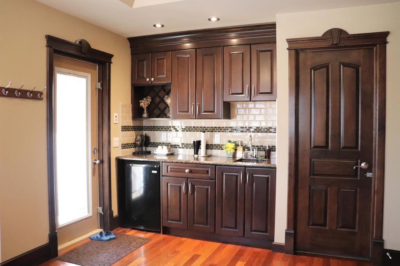 Westmount River Inn YYC Екстериор снимка