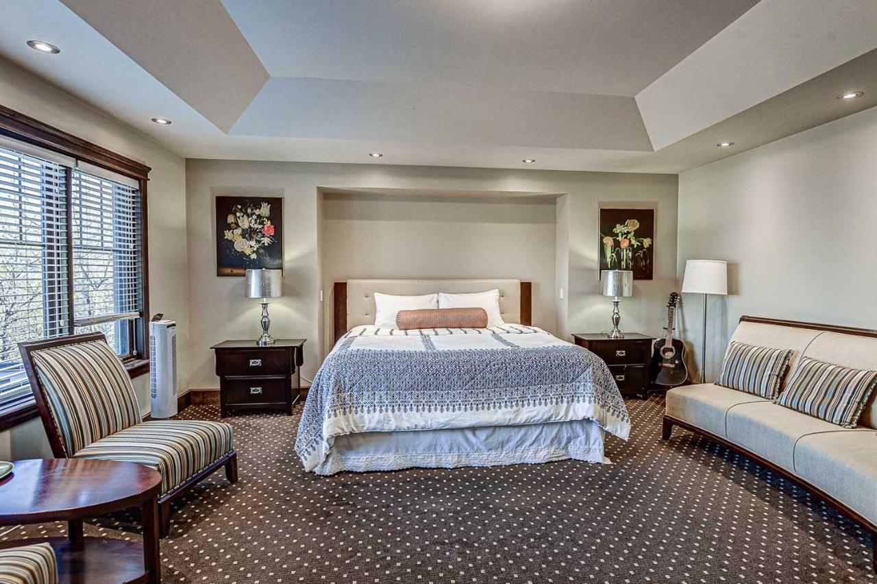 Westmount River Inn YYC Екстериор снимка