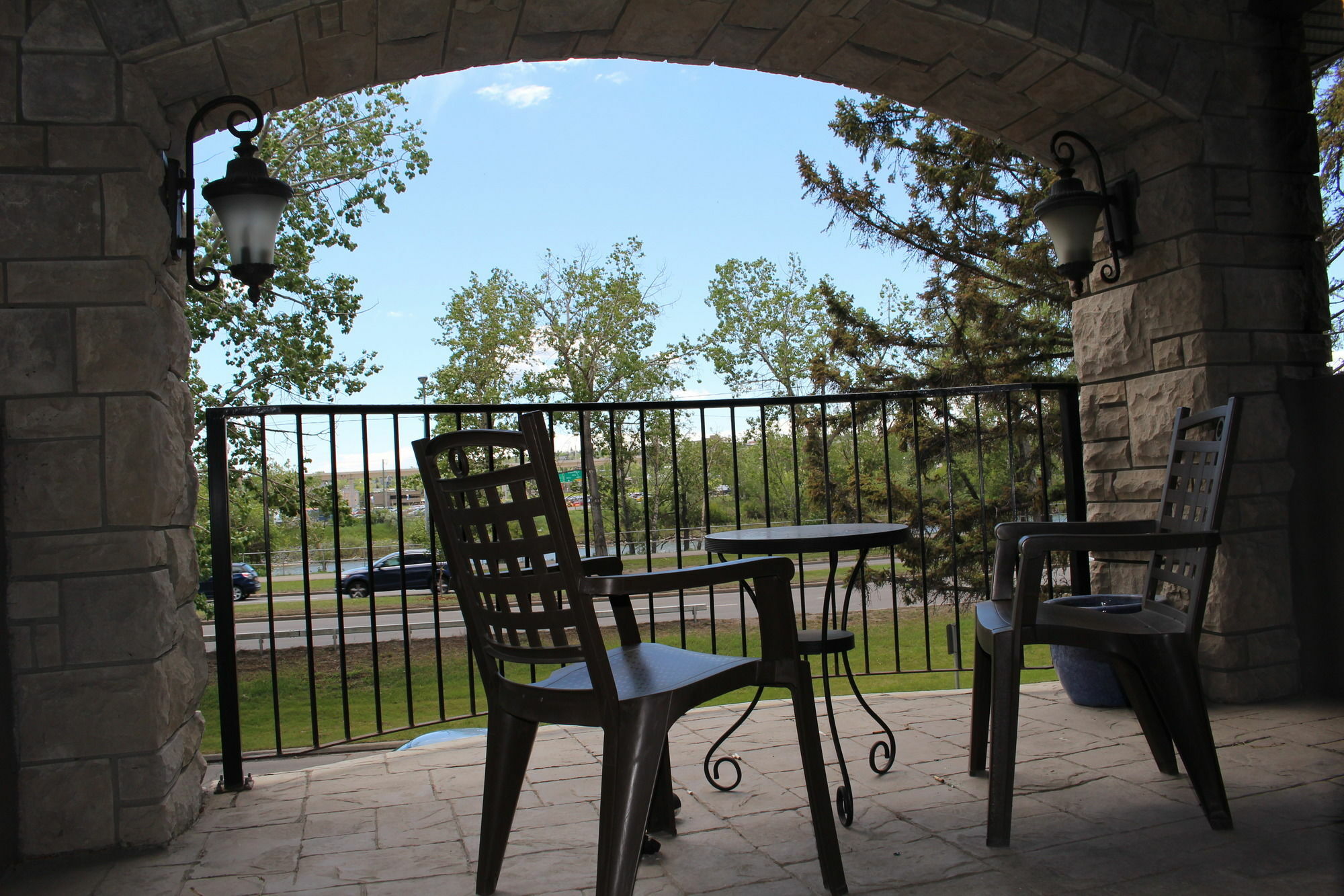 Westmount River Inn YYC Екстериор снимка