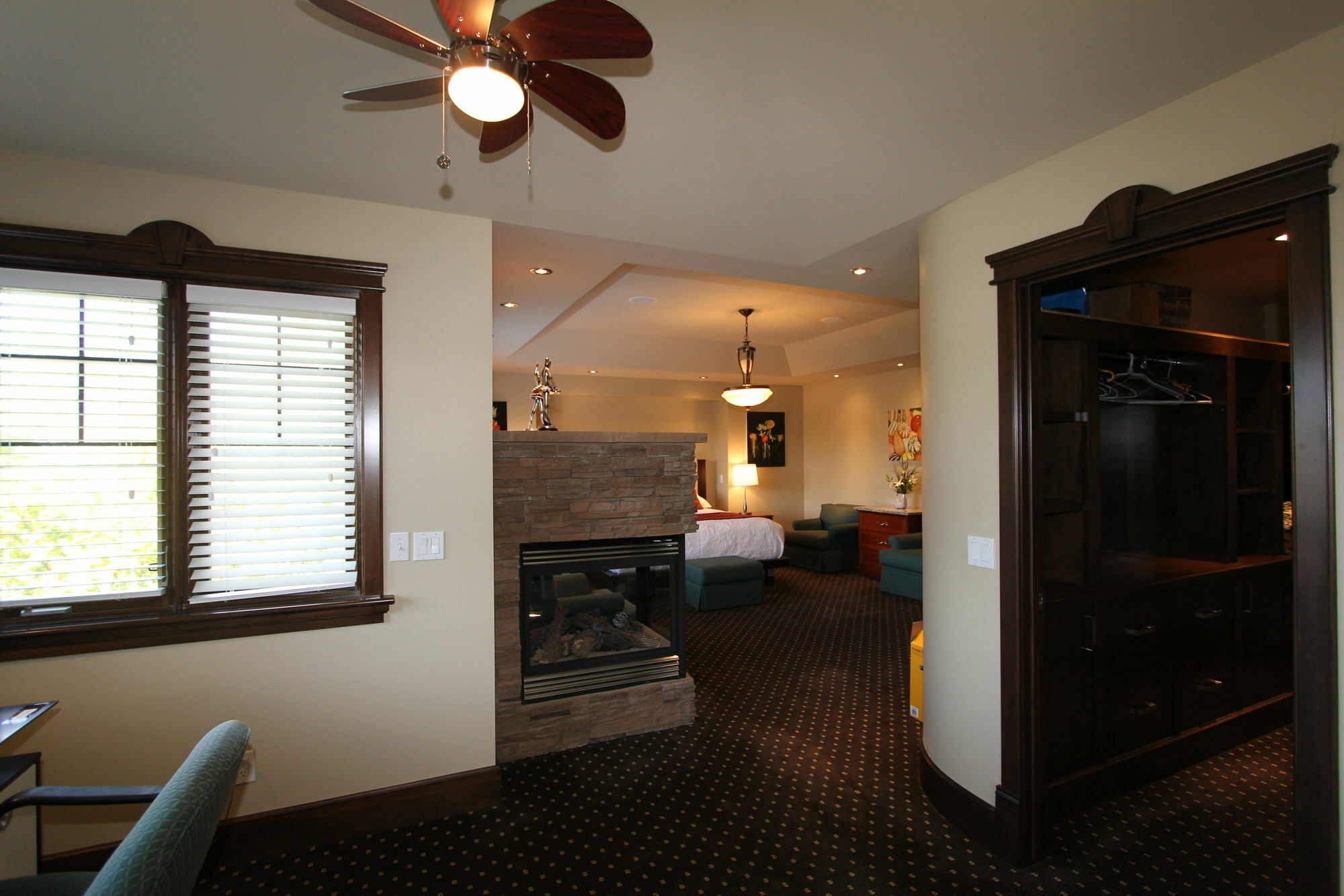 Westmount River Inn YYC Екстериор снимка